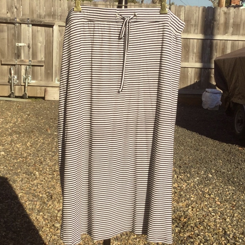 Dip skirt, black and white